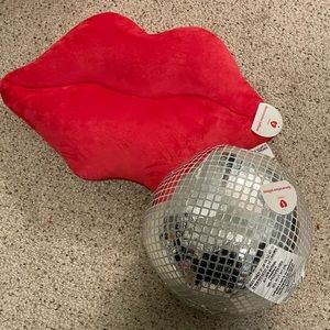 Two piece accent pillow